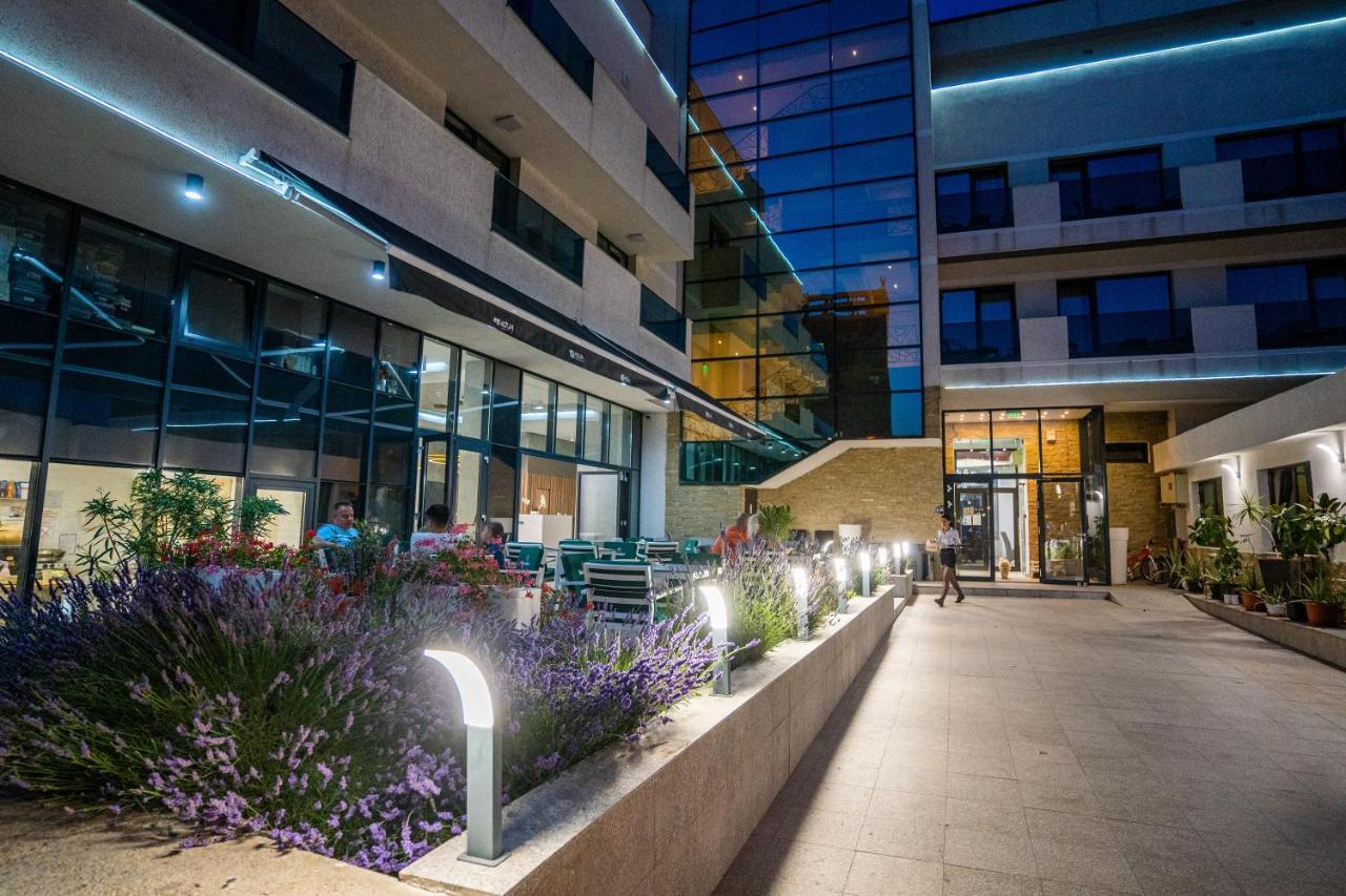 Hotel Prestige Mamaia Ngoại thất bức ảnh