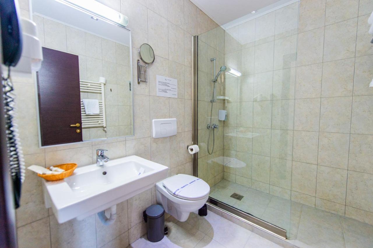 Hotel Prestige Mamaia Ngoại thất bức ảnh