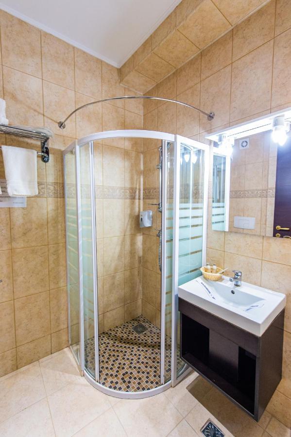 Hotel Prestige Mamaia Ngoại thất bức ảnh