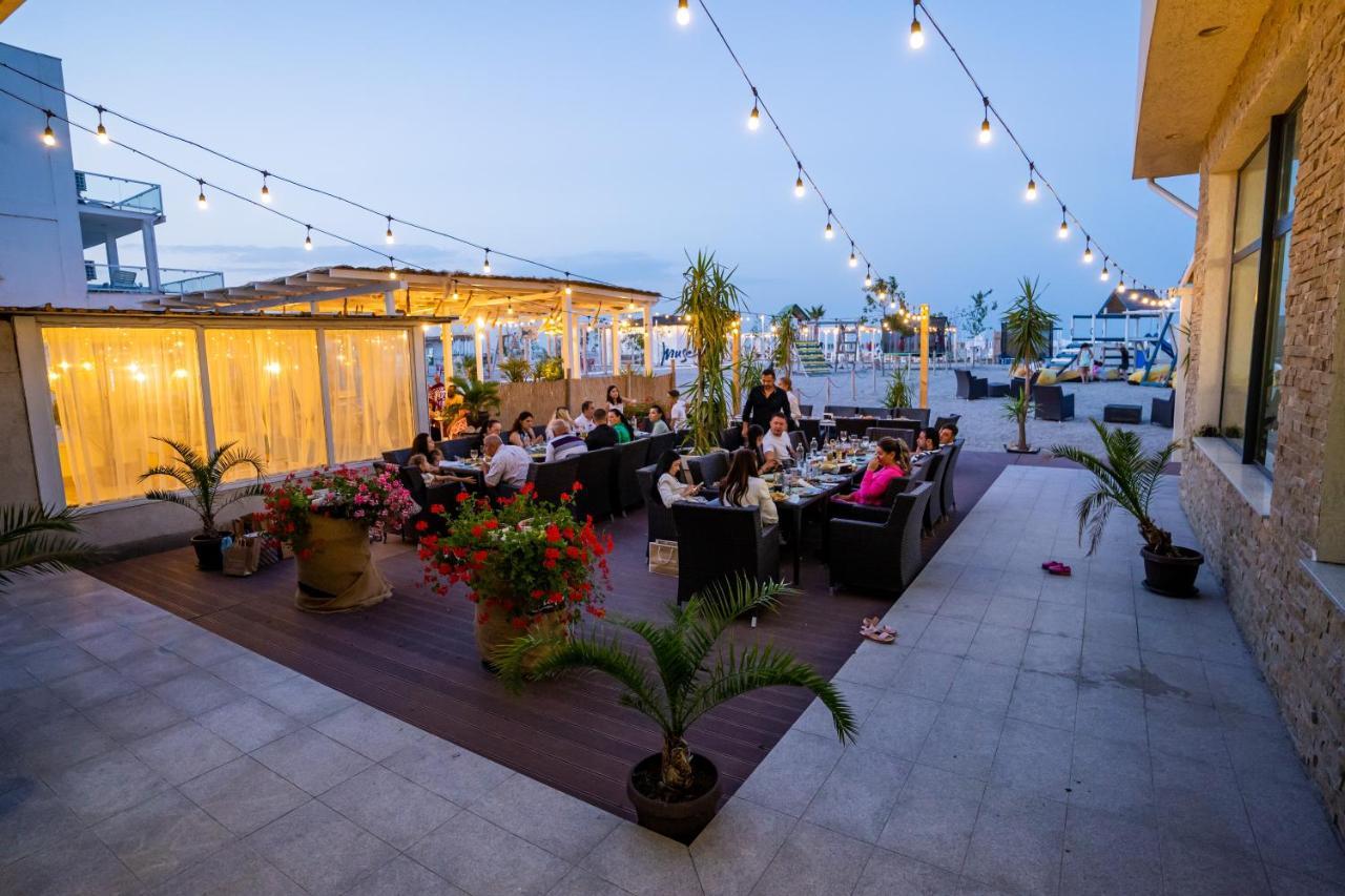 Hotel Prestige Mamaia Ngoại thất bức ảnh