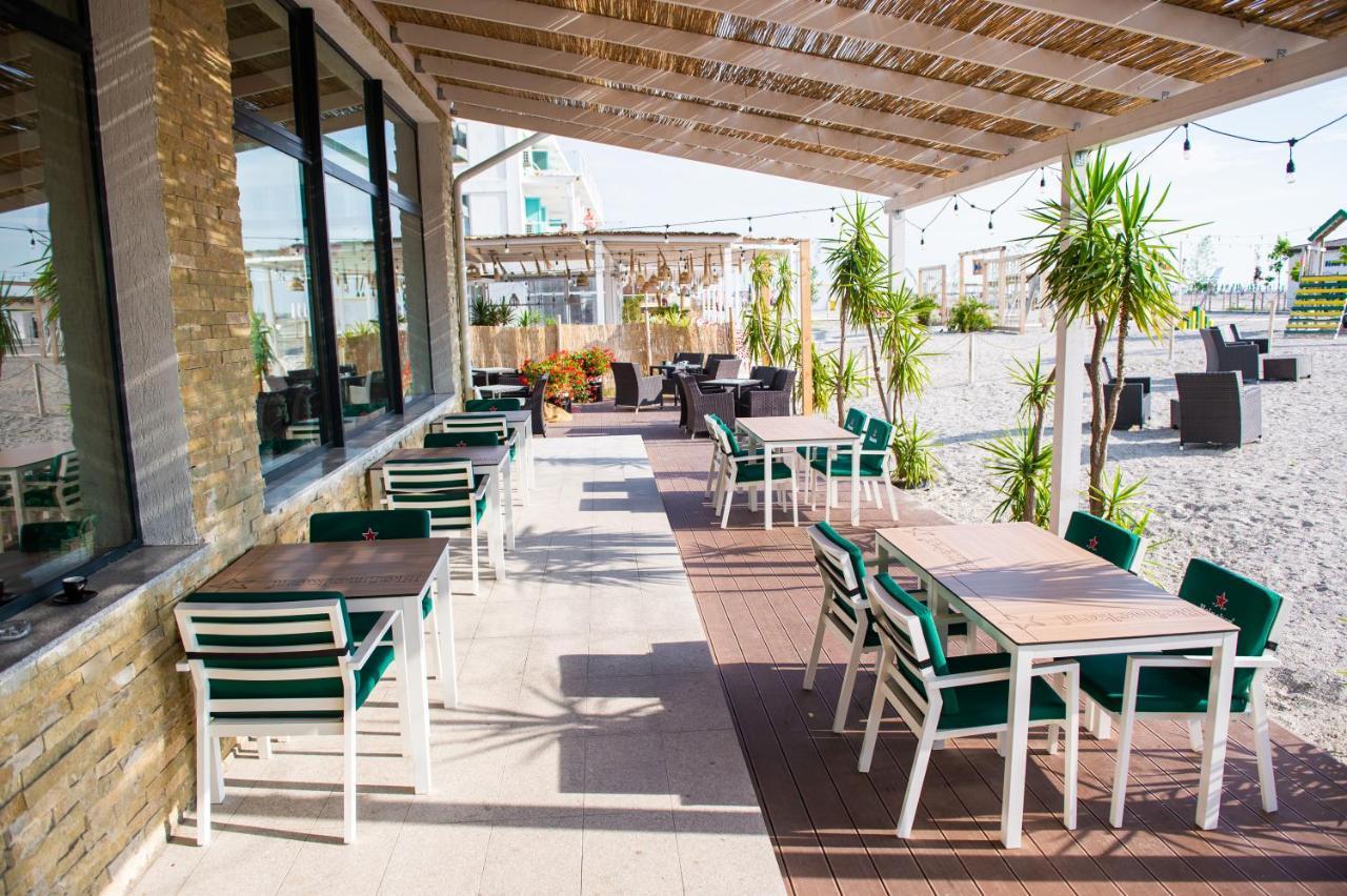 Hotel Prestige Mamaia Ngoại thất bức ảnh